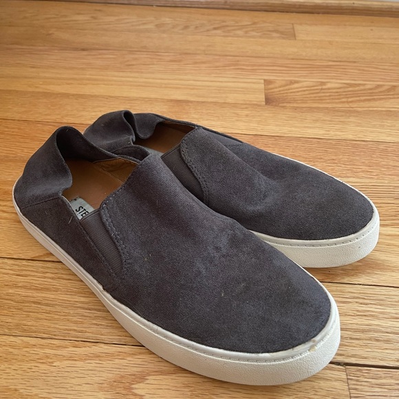 Steve Madden faux suede slip on shoes - Picture 4 of 5